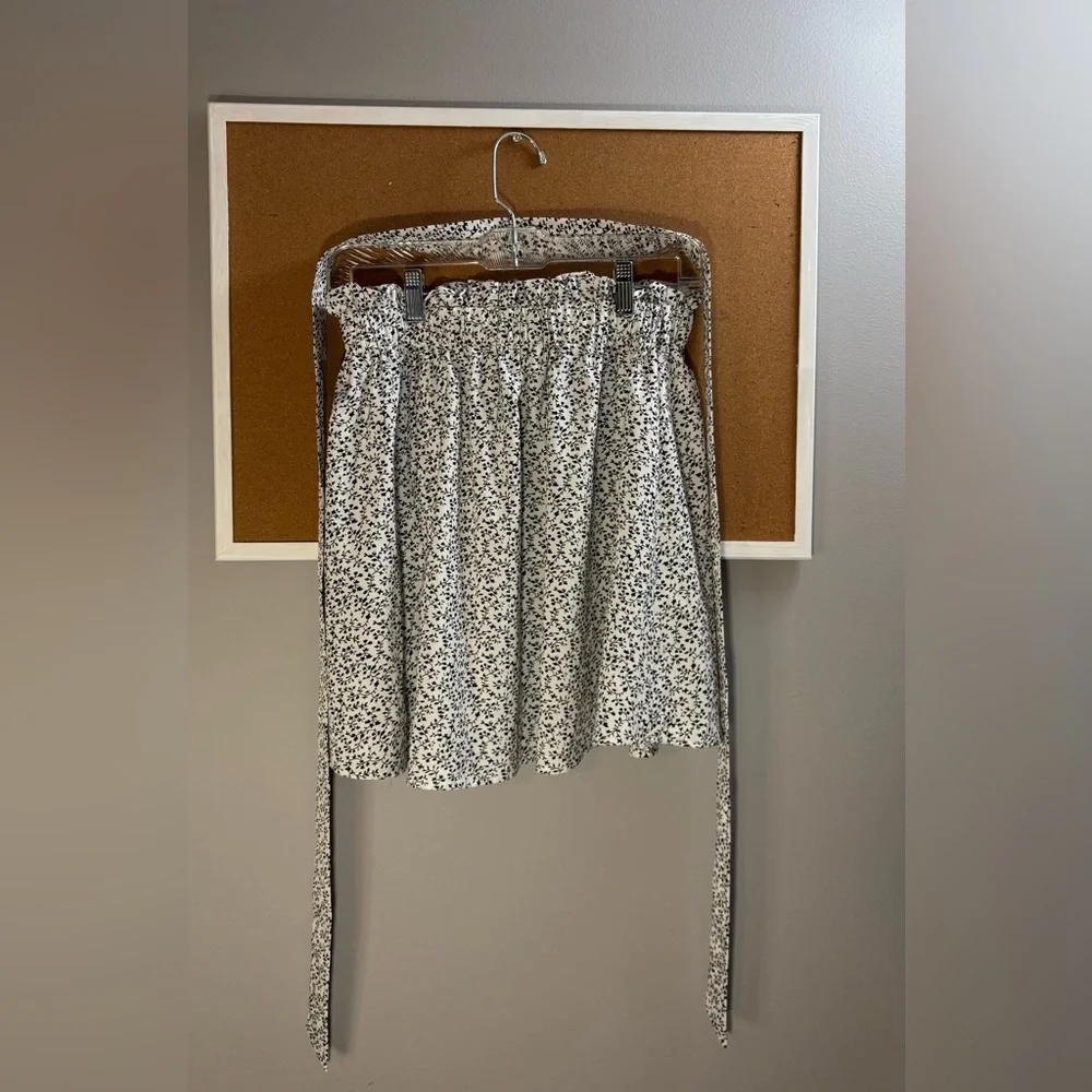 🔆BUNDLE: Black + White Skirts (2) - Picture 5 of 7